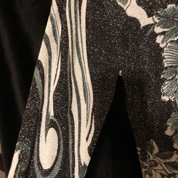 YisiFen • Vtg• Black/White • Silver Metallic Thread • Large • Shimmering Sweater - Picture 14 of 15